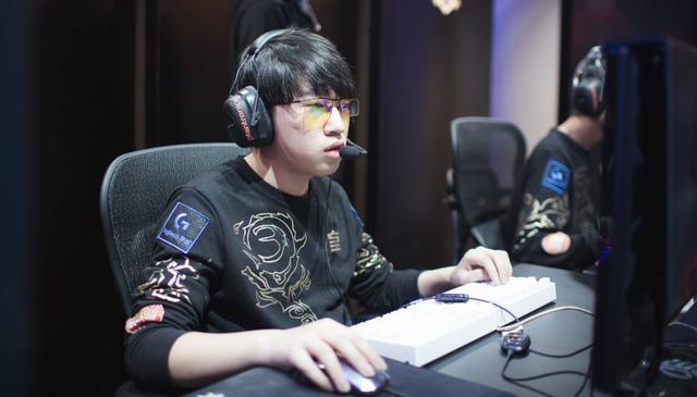 阿尔瓦雷斯 阿尔瓦雷斯