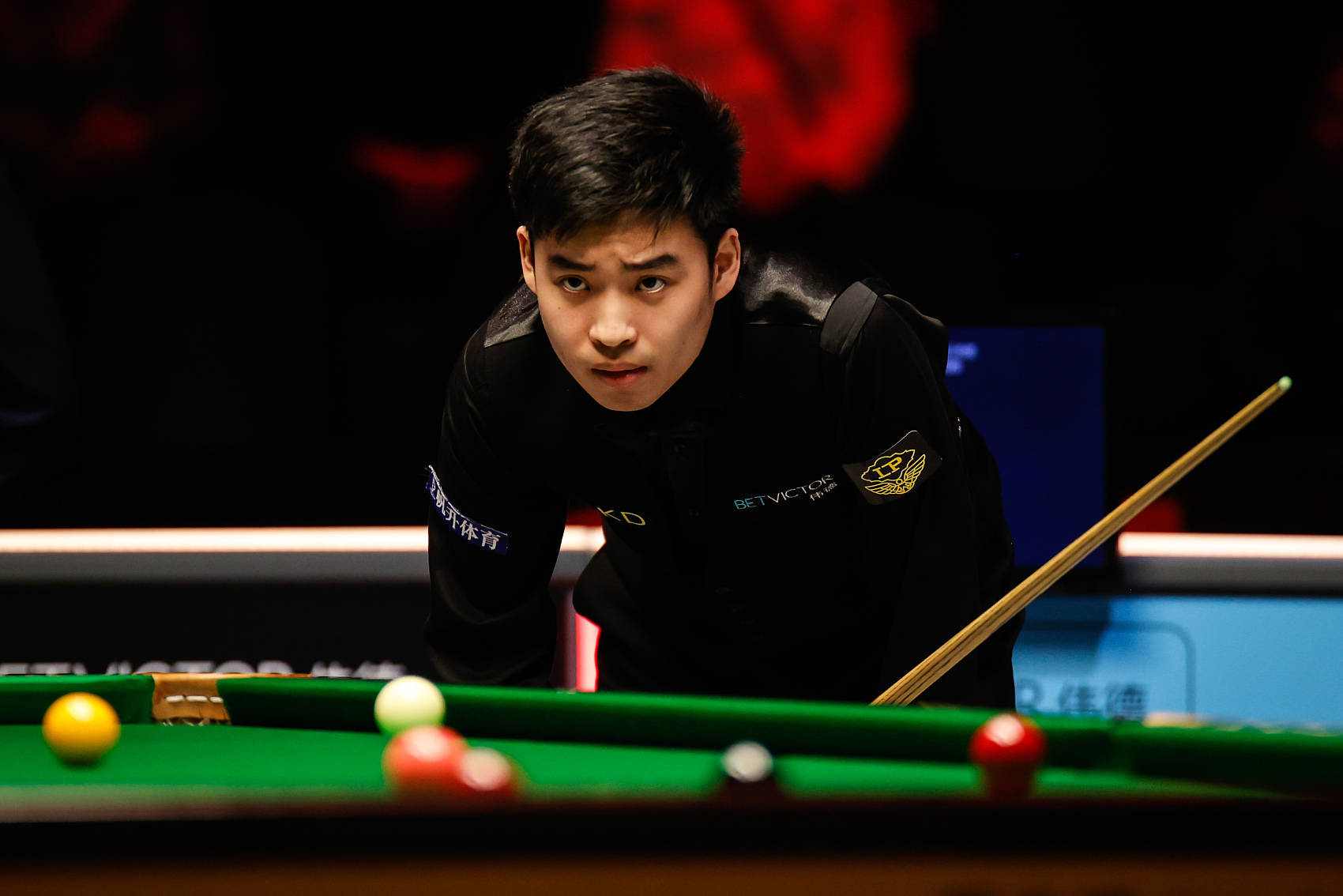 如低同花被 如低同花被